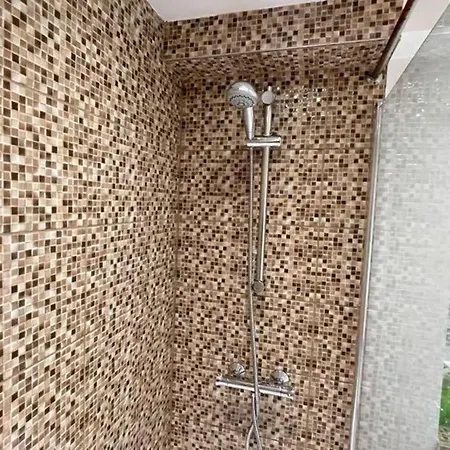 Apartment Spacious 3-bed Close To With Free Parking With Netflix Contractor Welcome