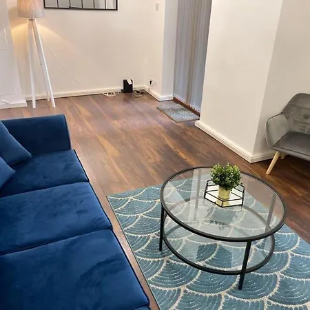 Spacious 3-bed Close To With Free Parking With Netflix Contractor Welcome *