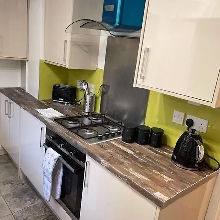 Apartment Spacious 3-bed Close To With Free Parking With Netflix Contractor Welcome Birmingham