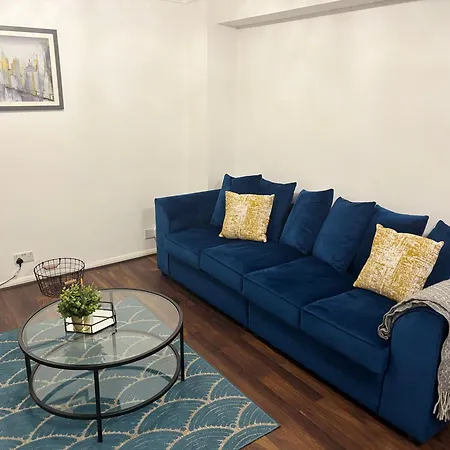 Spacious 3-bed Close To With Free Parking With Netflix Contractor Welcome *
